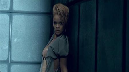 скачать клип Rihanna - Russian Roulette