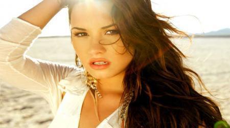 скачать клип Demi Lovato - Give Your Heart a Break