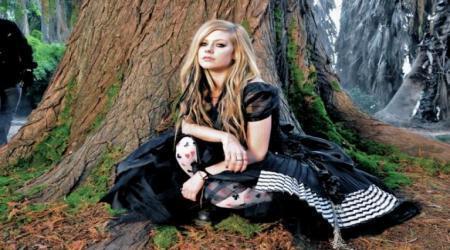 скачать клип Avril Lavigne - Alice