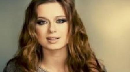 скачать клип Юля Савичева - Скажи мне, что такое любовь