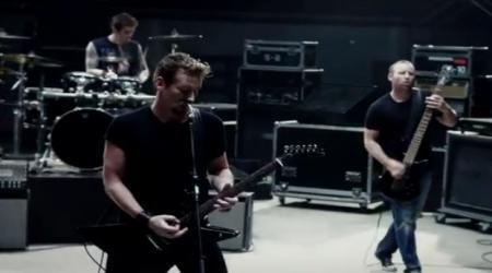 скачать клип Nickelback - This Means War