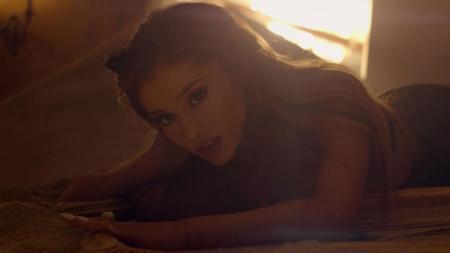 скачать клип Ariana Grande and The Weeknd - Love Me Harder
