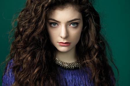 скачать клип Lorde - Royals