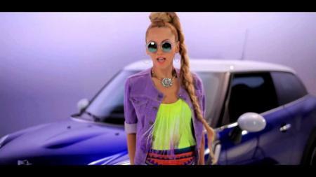 скачать клип Simona Nae feat. Juju - 2 Nebuni