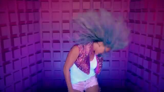 скачать клип Hilary Duff - Sparks