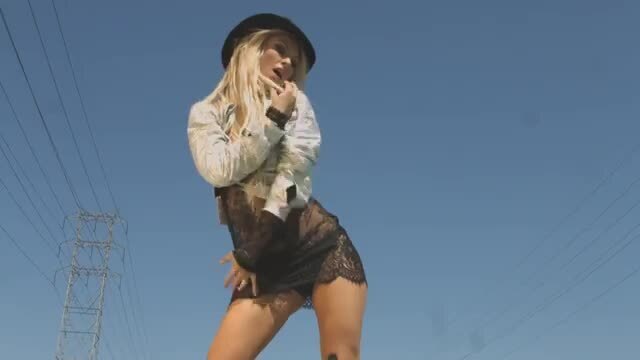скачать клип Andreea Balan - Throw your Money feat. Drei Ros
