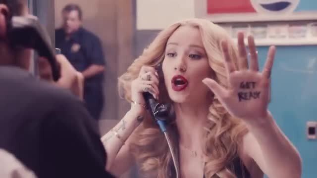 скачать клип Iggy Azalea - Trouble ft. Jennifer Hudson