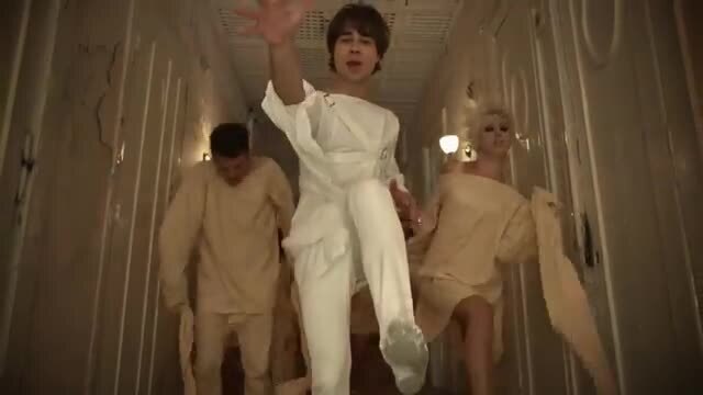 скачать клип Alexander Rybak - Leave Me Alone