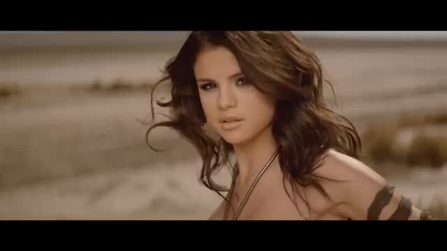 скачать клип Selena Gomez and The Scene - Un Ano Sin Lluvia