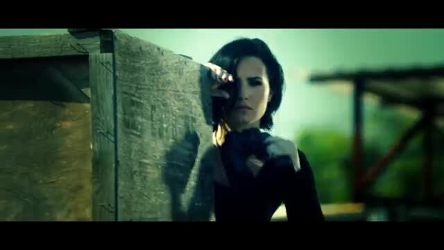 скачать клип Demi Lovato - Confident