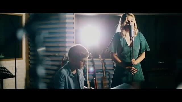 скачать клип Louane - Rester Seule