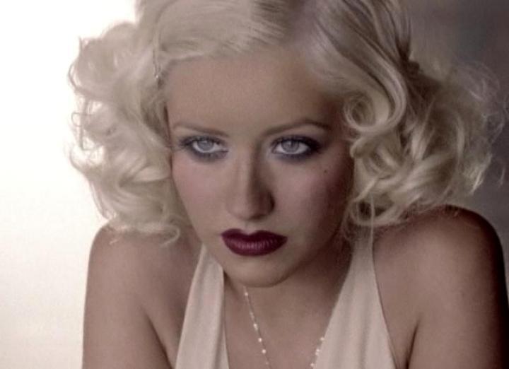 скачать клип Christina Aguilera - Hurt