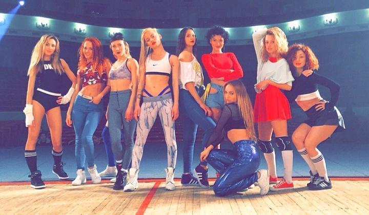 скачать клип Quest Pistols ft. MONATIK - Мокрая