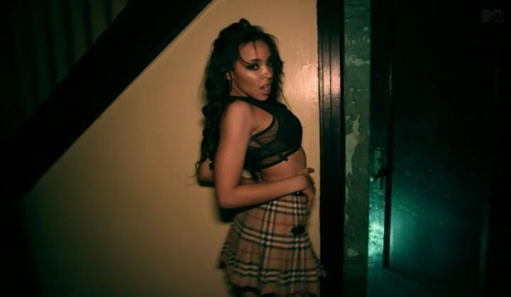 скачать клип Tinashe - Party Favors