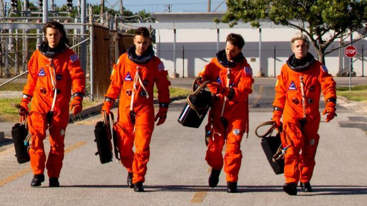 скачать клип One Direction - Drag Me Down