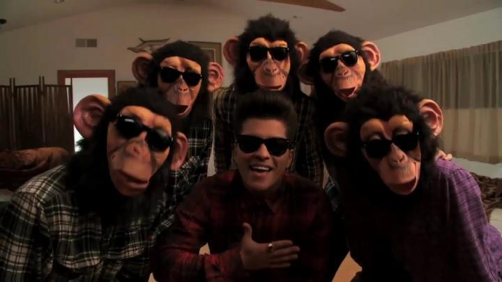 скачать клип Bruno Mars - The Lazy Song