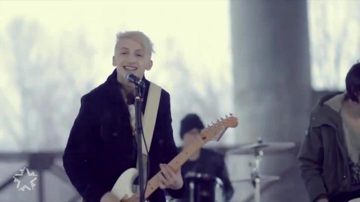 скачать клип Нервы - Батареи