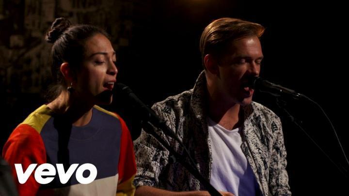 скачать клип St. Lucia - Dancing On Glass