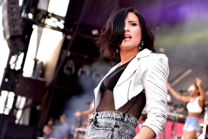 скачать клип Demi Lovato - Confident - Remix