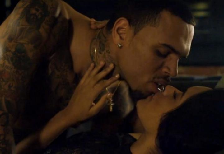 скачать клип Chris Brown - Back To Sleep