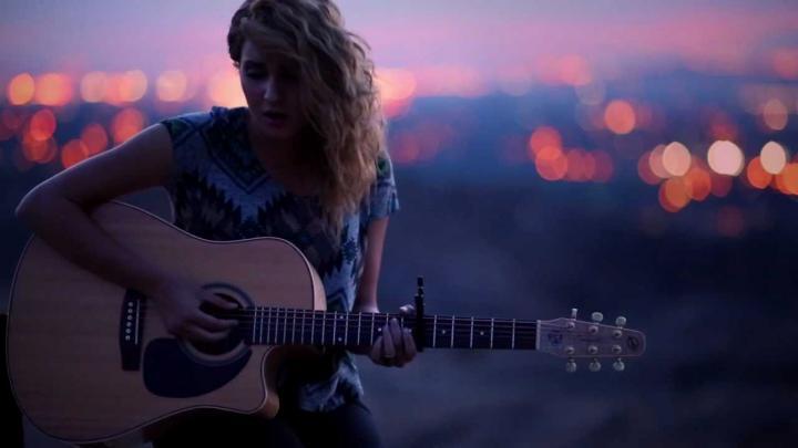 скачать клип Tori Kelly - All In My Head