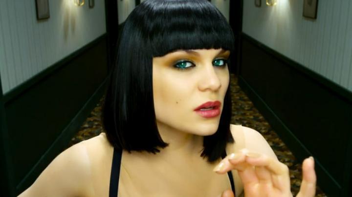 скачать клип Jessie J - Nobodys Perfect