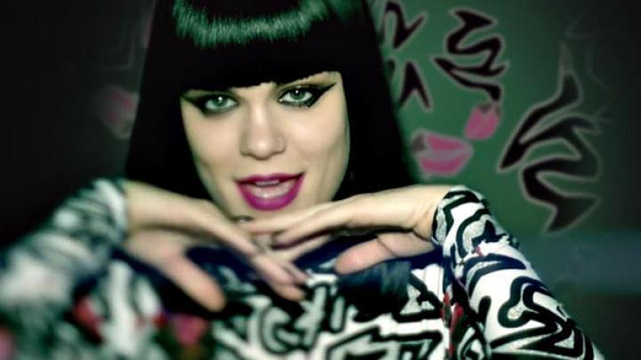 скачать клип Jessie J - Domino