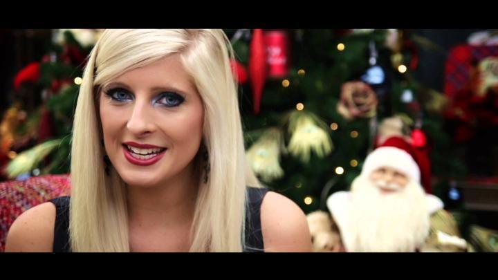скачать клип Noa Neal - Christmas Kisses