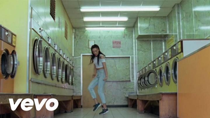 скачать клип David Zowie - House Every Weekend