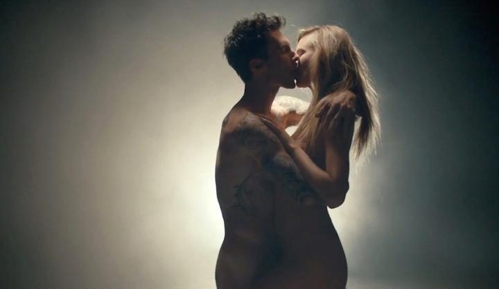 скачать клип Maroon 5 - Animals