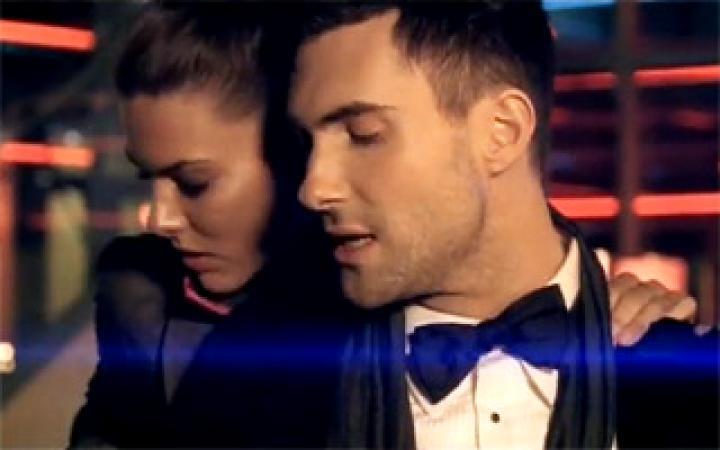 скачать клип Maroon 5 - Makes Me Wonder