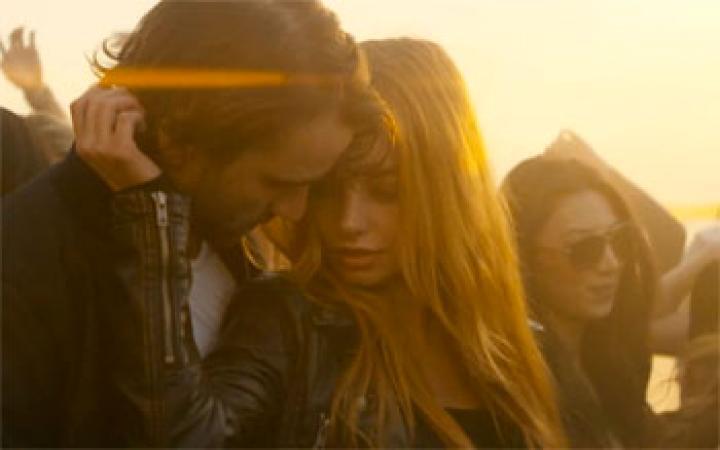 скачать клип Kygo - Firestone ft. Conrad Sewell