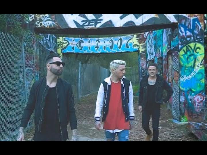 скачать клип Breathe Carolina Ft Angelika Vee - RUINS