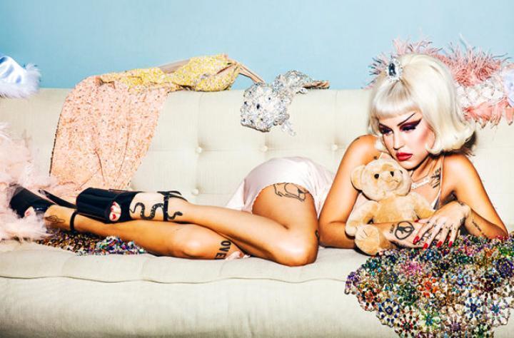 скачать клип Brooke Candy - Happy Days