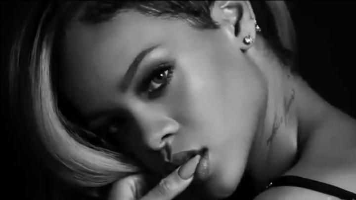 скачать клип Rihanna ft Justin Bieber - In The Dark