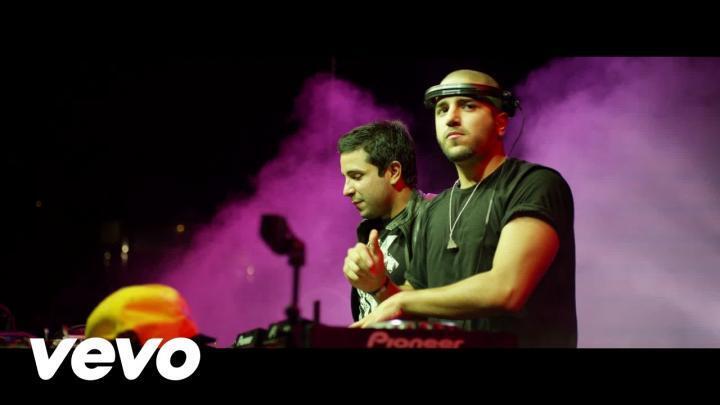 скачать клип Cali Y El Dandee ft. Juan Magan, Sebastian Yatra - Por Fin Te Encontre