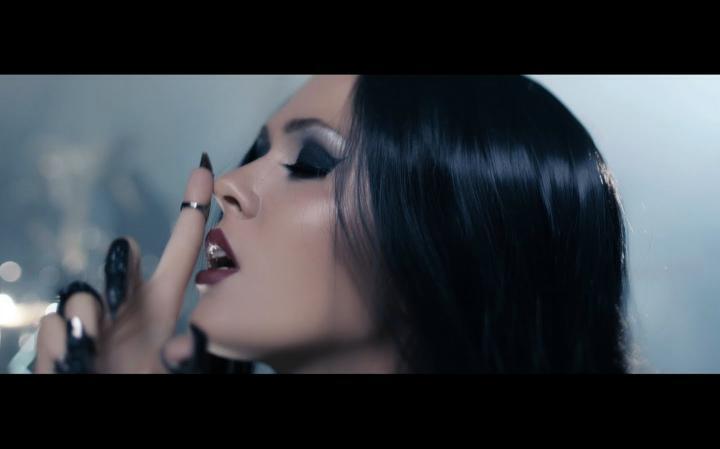 скачать клип THE HARDKISS - Shadows Of Time