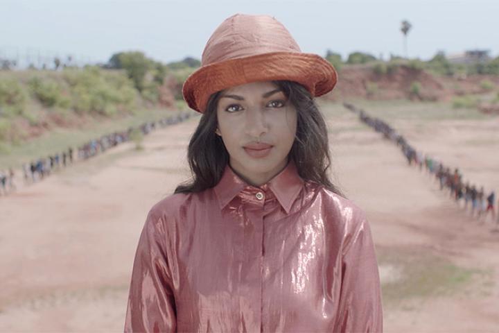 скачать клип M.I.A. - Borders
