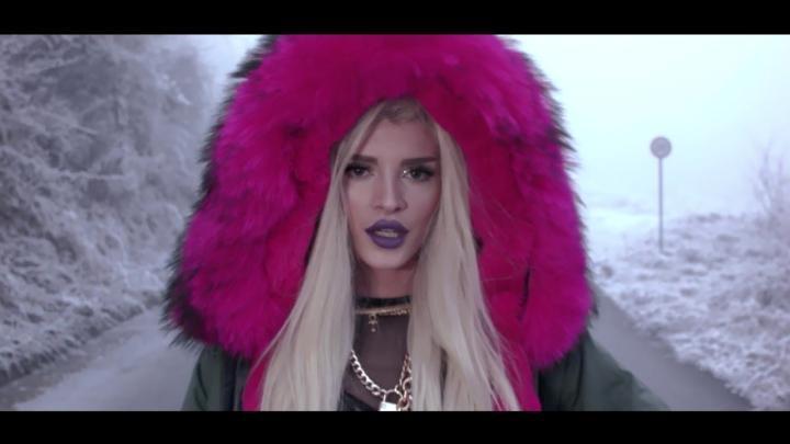 скачать клип Era Istrefi - Bonbon