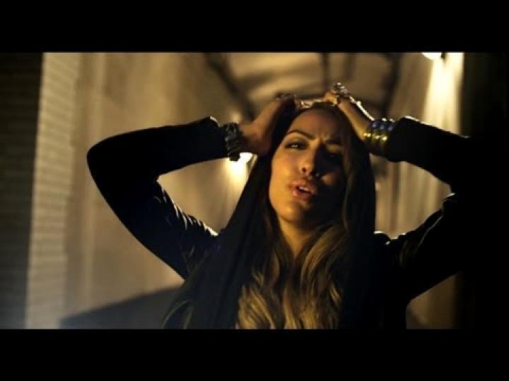 скачать клип Delilah - Go