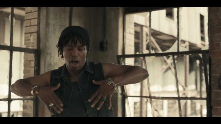 скачать клип Lupe Fiasco and Guy Sebastian - Battle Scars