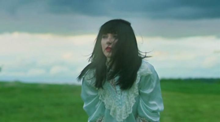 скачать клип Sleigh Bells - End Of The Line