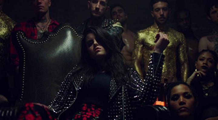 скачать клип Kiiara - Gold