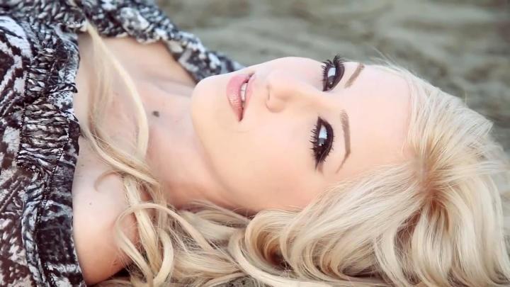 скачать клип Christina Matsa - My Reason