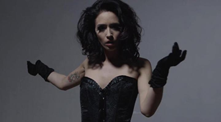 скачать клип Cassandra De Rosa - Finding You