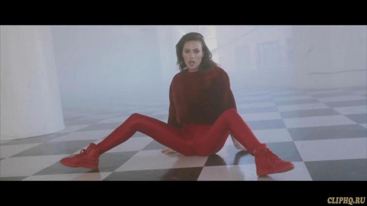 скачать клип Chelsea Lankes - Bullet