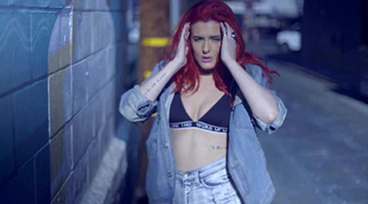 скачать клип Justina Valentine - Blue