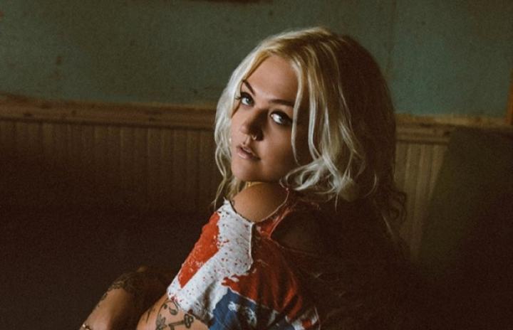 скачать клип Elle King - America\'s Sweetheart