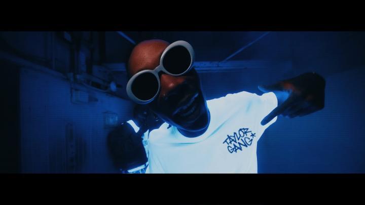 скачать клип Wiz Khalifa ft. Travis Scott - Bake Sale