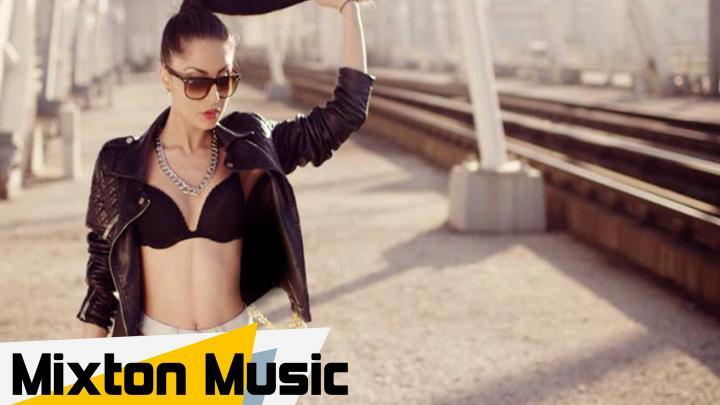 скачать клип Laura Ich - Total Geil